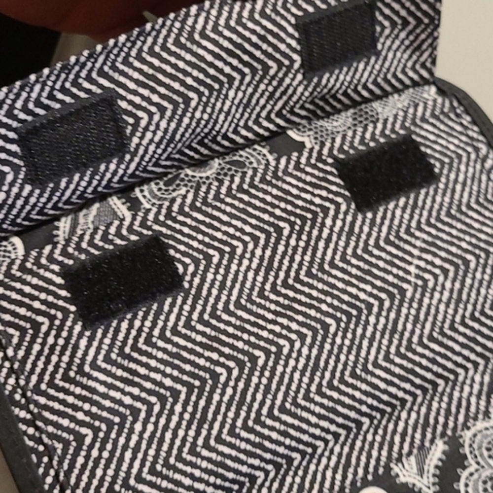 [Thirty-One] Makeup Bag - Picture 3 of 7